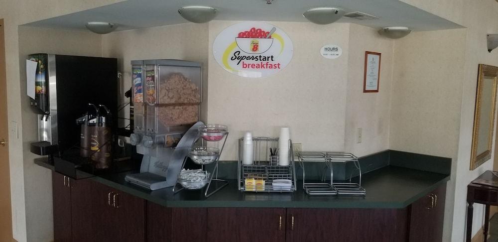 Super 8 By Wyndham Kings Dominion Area Motel